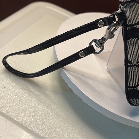 Coach  wristlet  pouch  signature canvas/black patent and smooth leather excelle - Picture 3 of 11